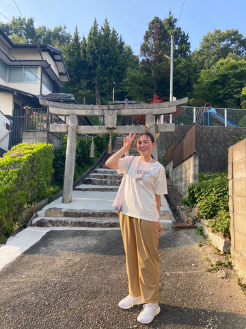 Abby Fowler standing in front of Japanese arch in Japan