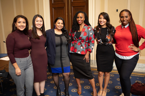 Marlen Mendoza in Washington DC with group of women
