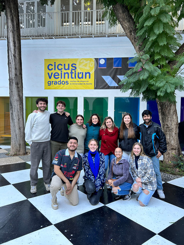 Molly McNeill (bottom right) pictured with an instructor and classmates in the CIEE Seville program