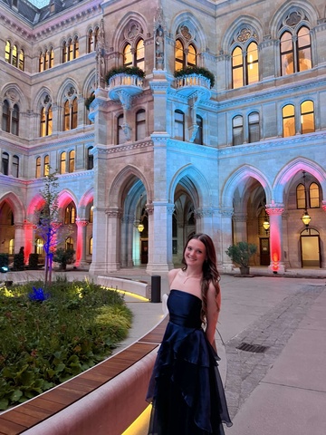 Emma Dake in front of Vienna city hall