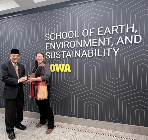 Amb. Soesilo and Emily Finzel