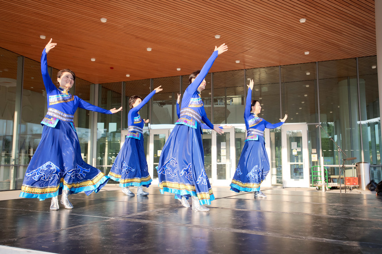 Hancher Chinese dancers in blue