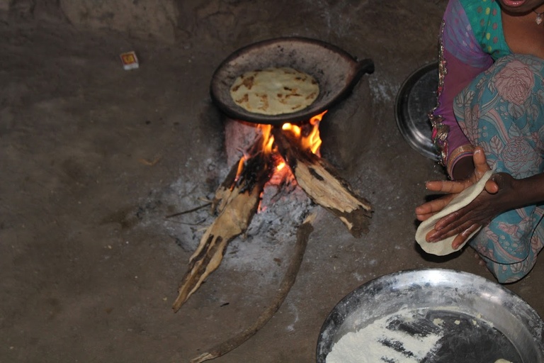 a_woman_cooking_with_a_chulha