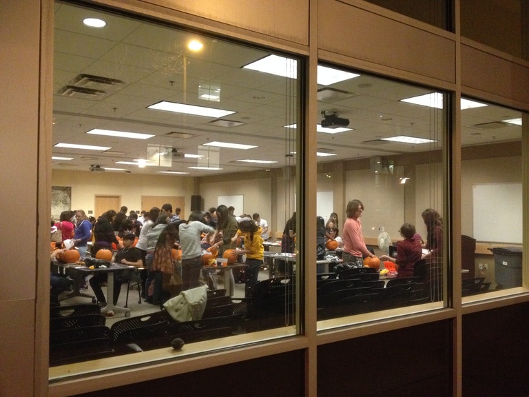 A full room for pumpkin carving.