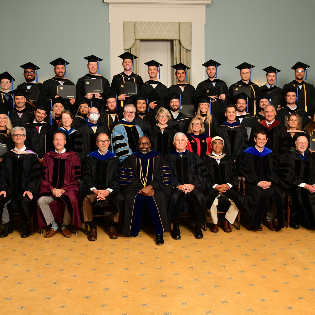 CIMBA graduates with UI and CIMBA faculty and administrators