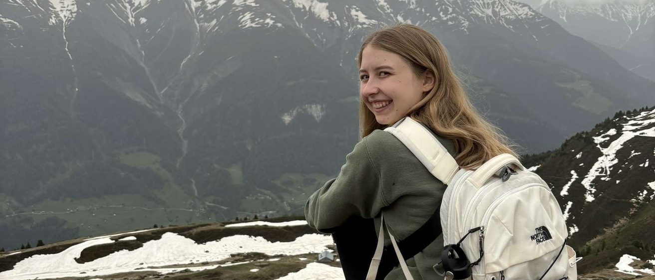 Jessica Miller hiking photo