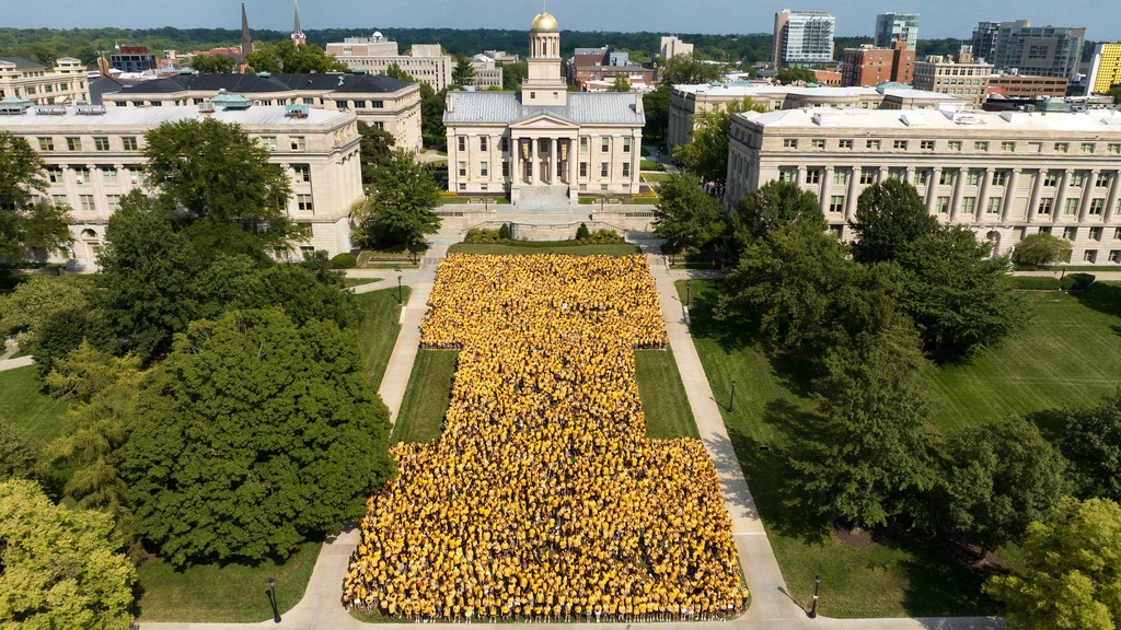 aerial view of large I made from class of 2027 students on the pentacrest