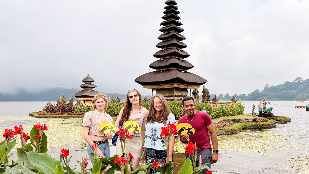 Ali trip at Ulun Danu Beratan Temple
